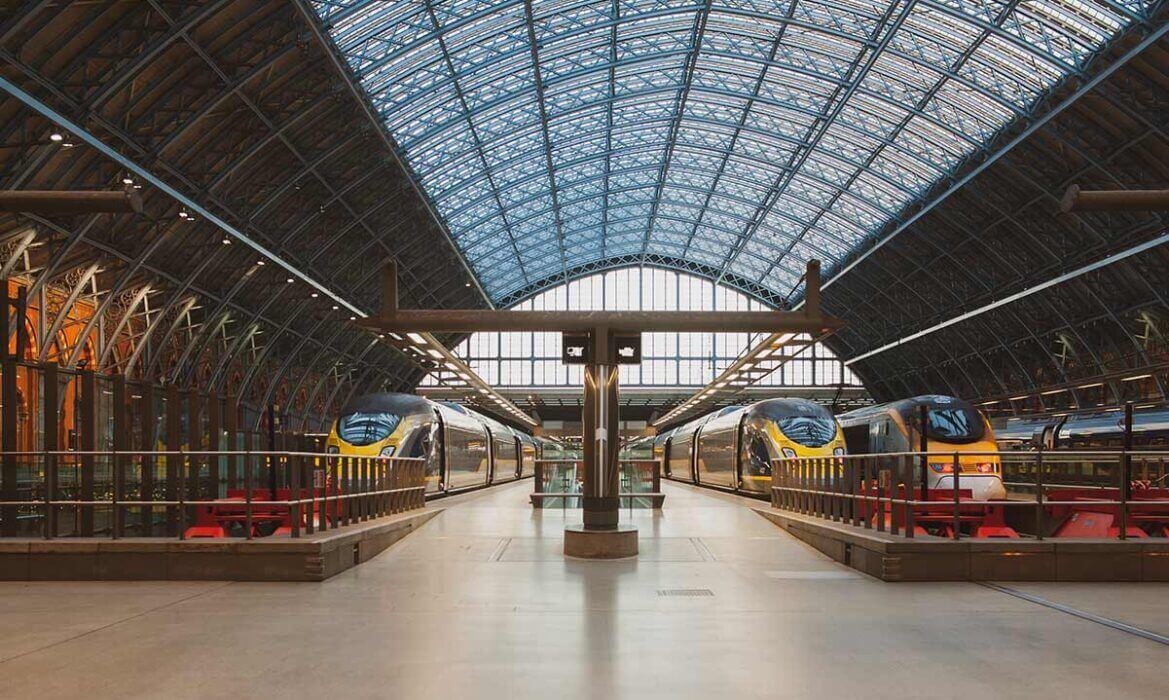st pancras London railway platform Eurostar, next to hotel St. Pancras London