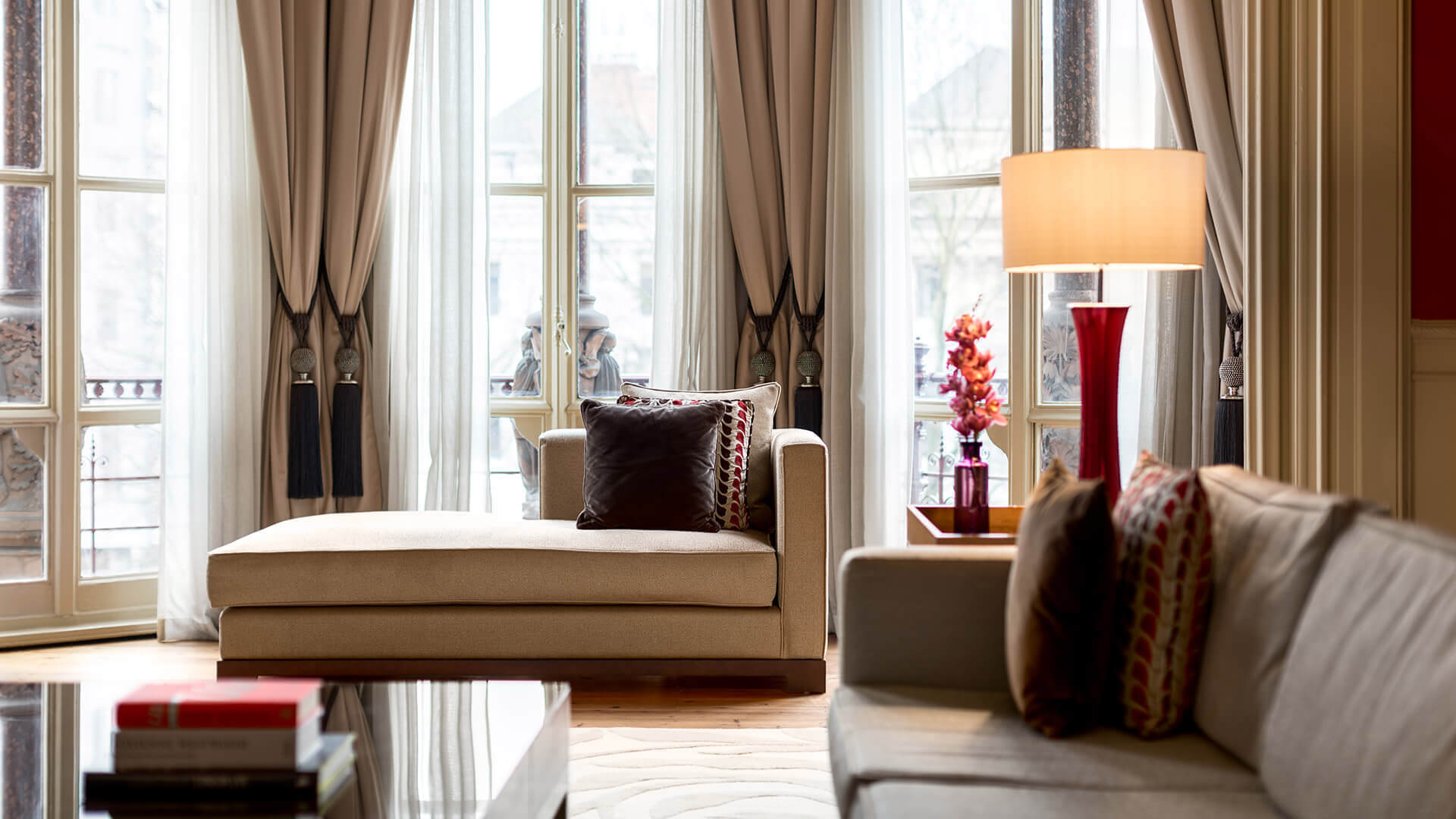 View of the bay window, sofas and day bed inside the Haywood Suite at the 5 star London hotel St. Pancras London. London 5 star hotel suite.